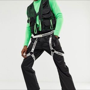 Leg harness / belt in white w/ text print